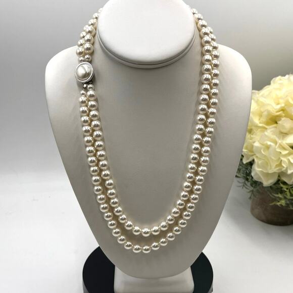 Double Row layered Off White Round Faux Pearl Decorative Clasp Necklace - Picture 1 of 9